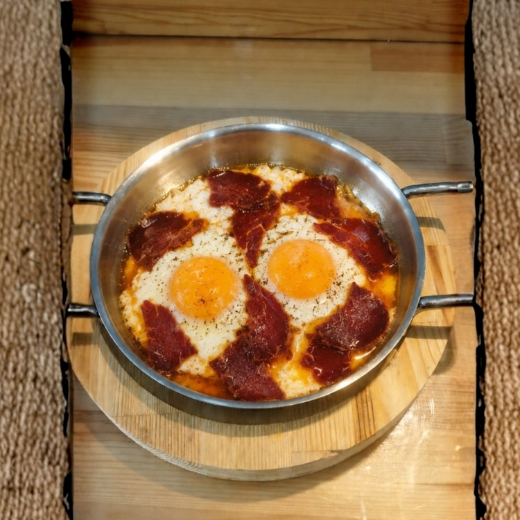 Pastırmalı Yumurta